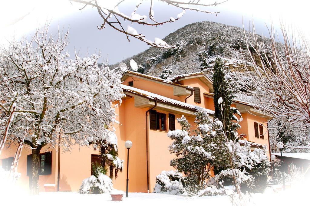 Gasthaus Locanda Salimbeni San Severino Marche Exterior foto