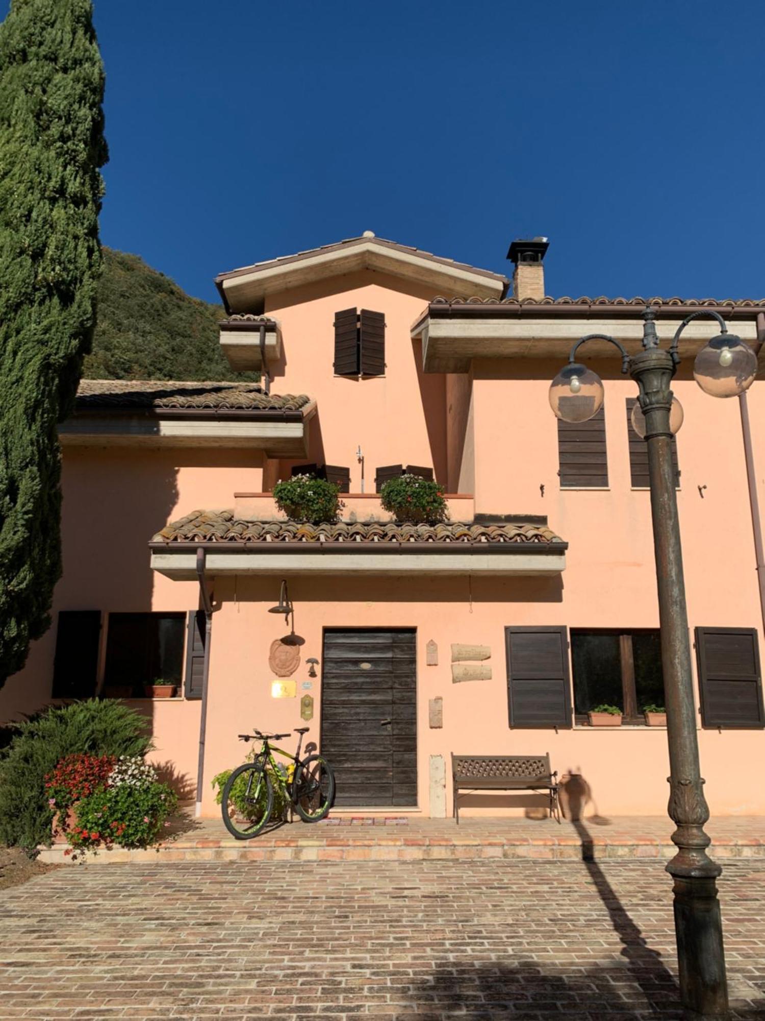 Gasthaus Locanda Salimbeni San Severino Marche Exterior foto