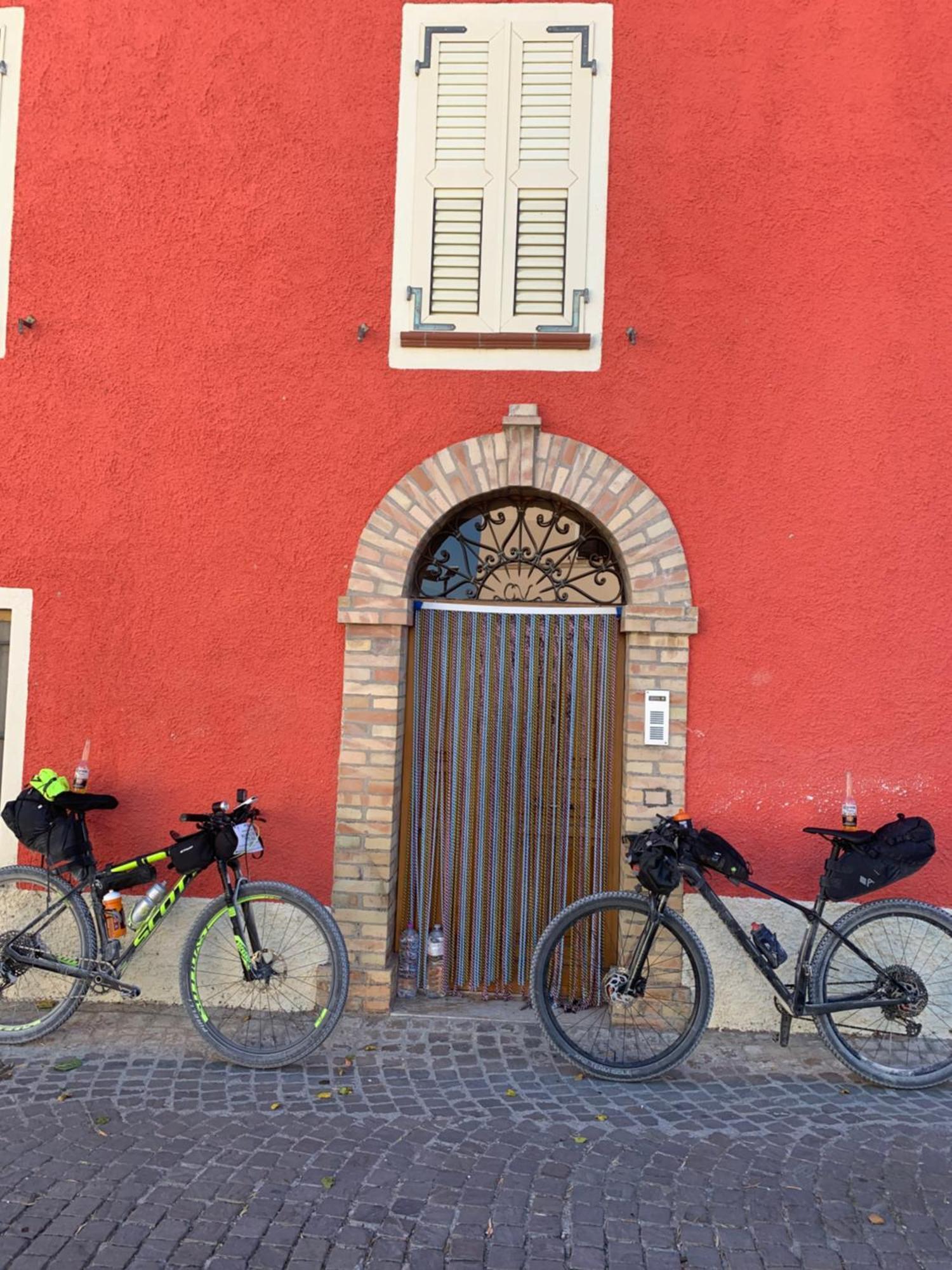 Gasthaus Locanda Salimbeni San Severino Marche Exterior foto