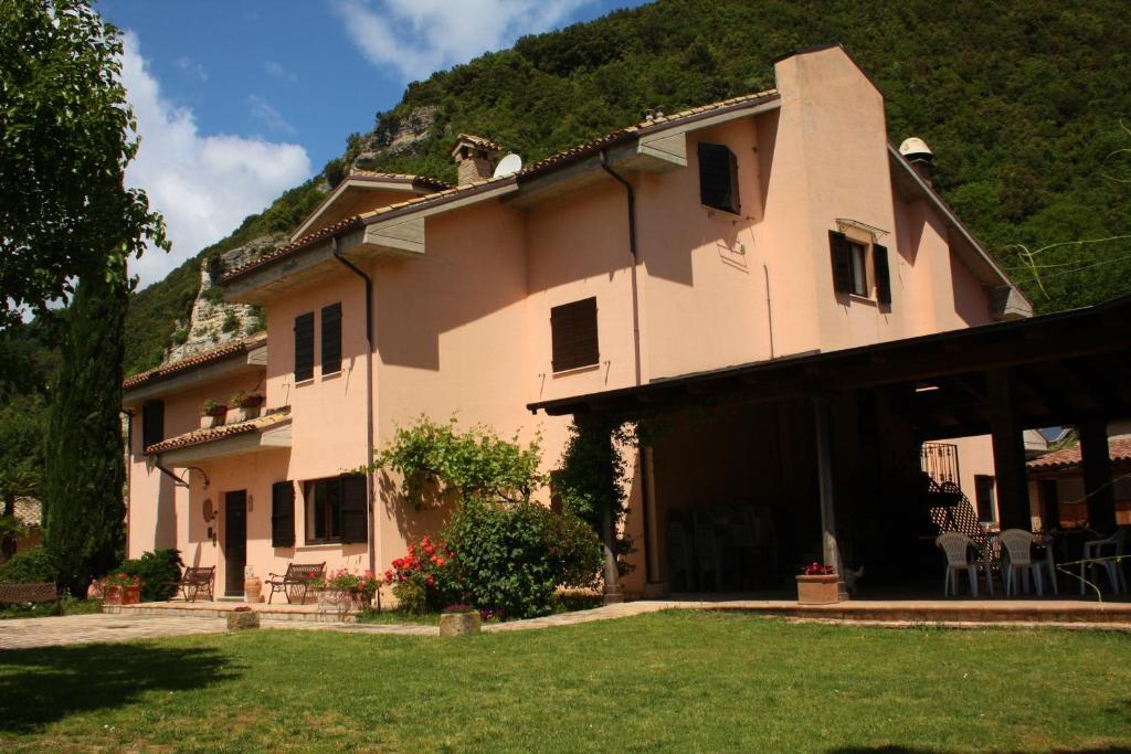 Gasthaus Locanda Salimbeni San Severino Marche Exterior foto