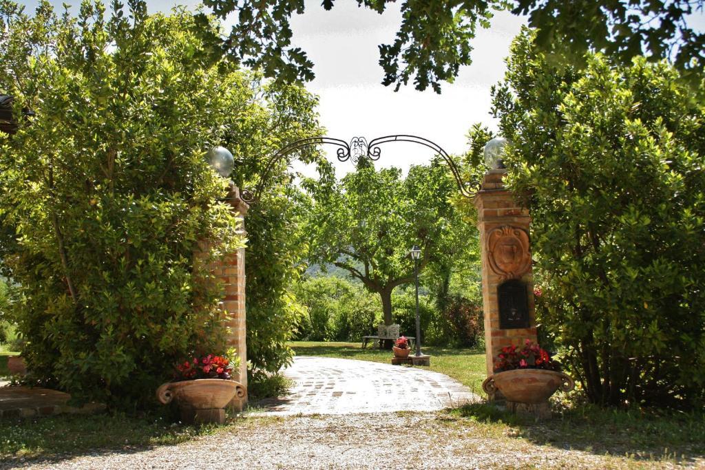 Gasthaus Locanda Salimbeni San Severino Marche Exterior foto