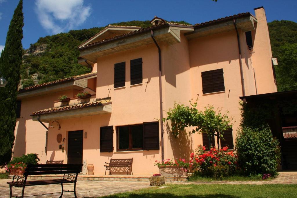 Gasthaus Locanda Salimbeni San Severino Marche Exterior foto