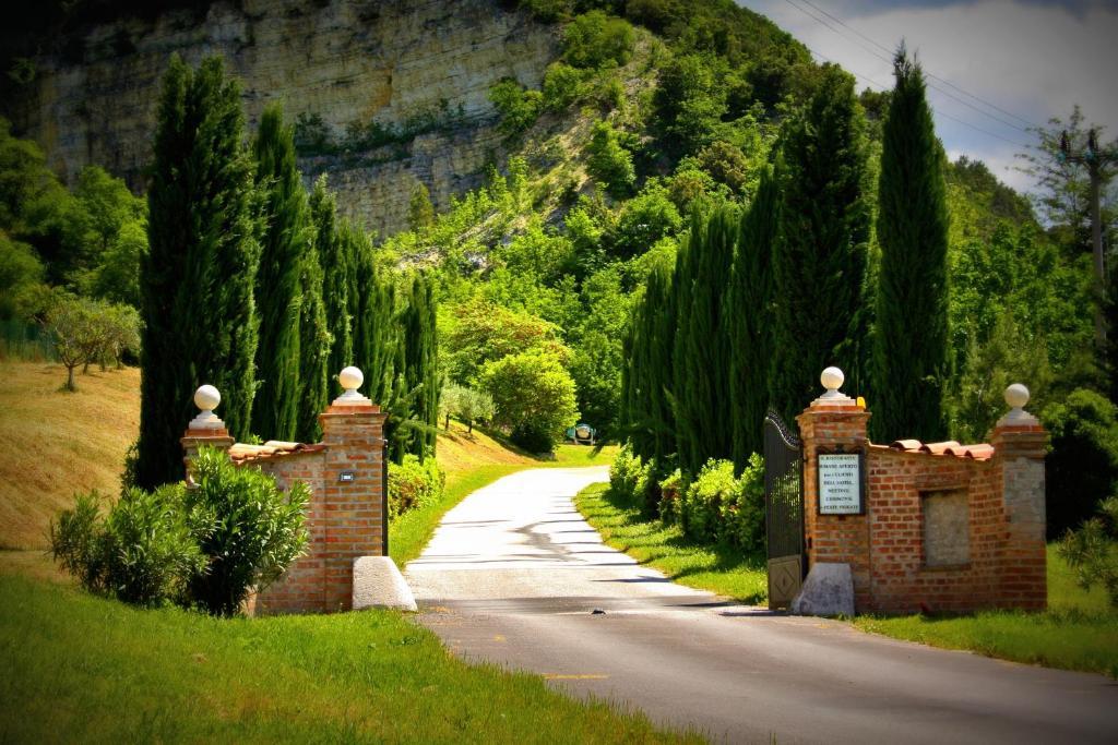 Gasthaus Locanda Salimbeni San Severino Marche Exterior foto