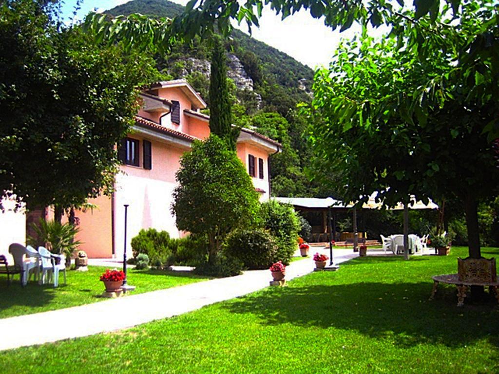 Gasthaus Locanda Salimbeni San Severino Marche Exterior foto