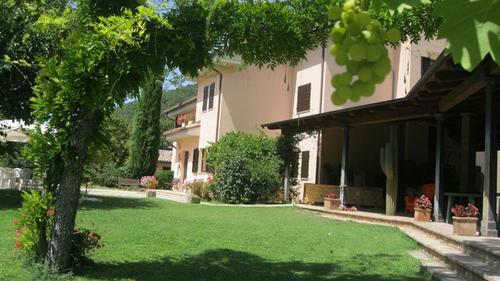 Gasthaus Locanda Salimbeni San Severino Marche Exterior foto