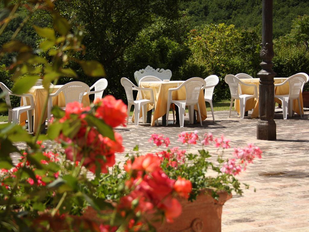 Gasthaus Locanda Salimbeni San Severino Marche Exterior foto