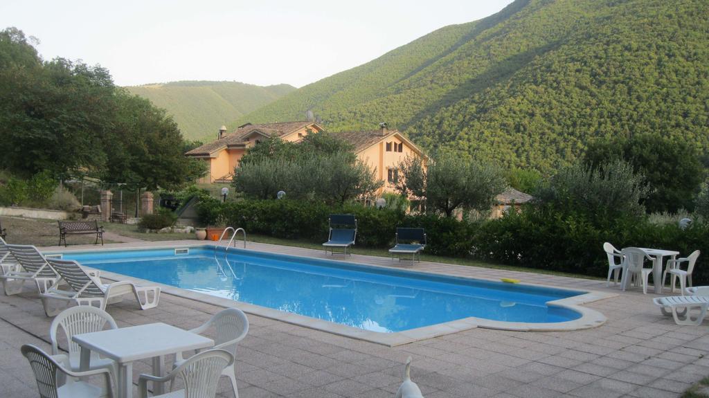 Gasthaus Locanda Salimbeni San Severino Marche Exterior foto