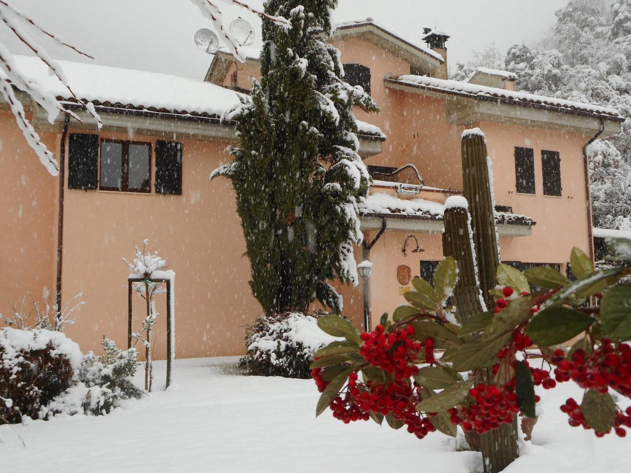 Gasthaus Locanda Salimbeni San Severino Marche Exterior foto