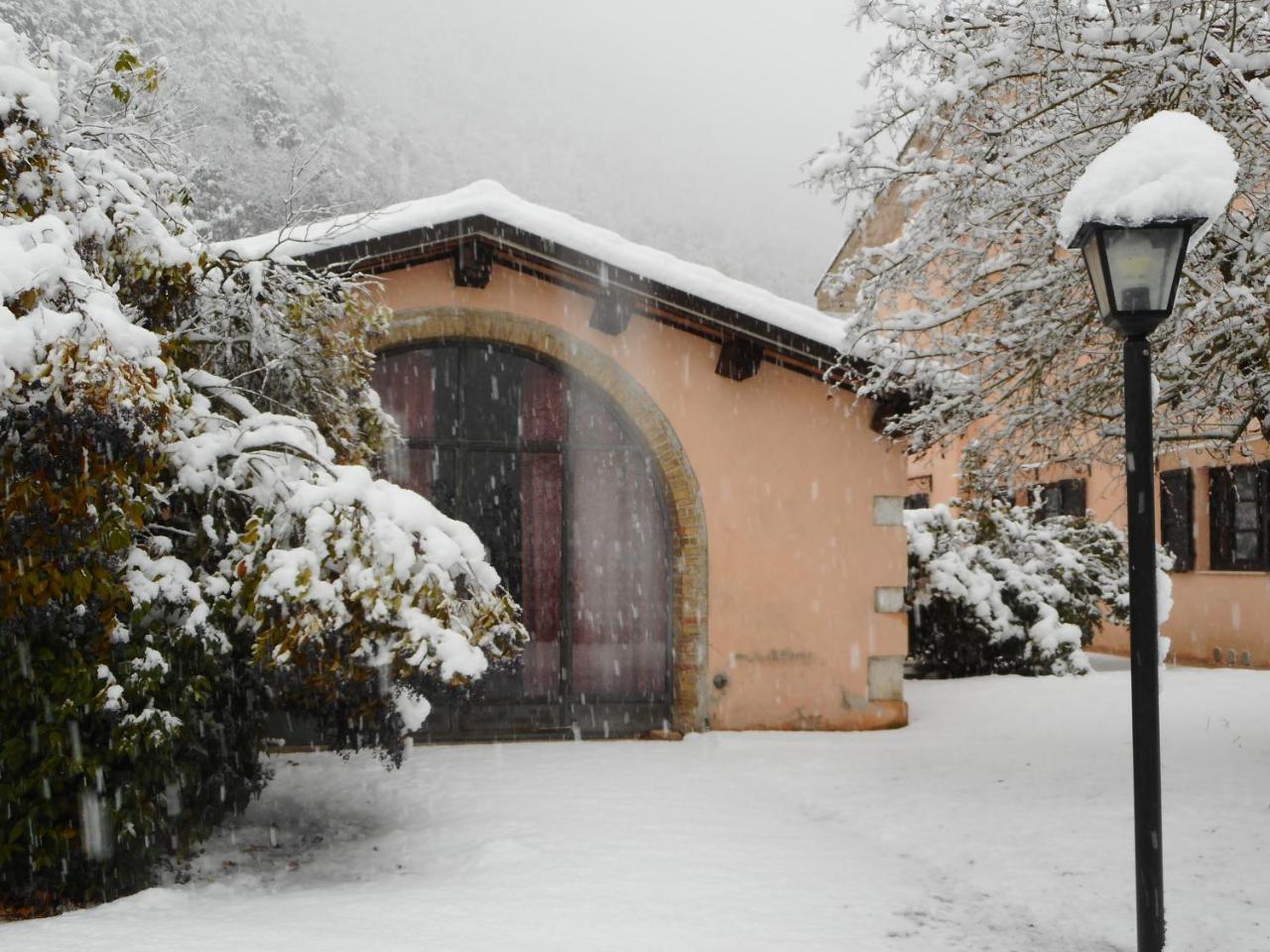 Gasthaus Locanda Salimbeni San Severino Marche Exterior foto